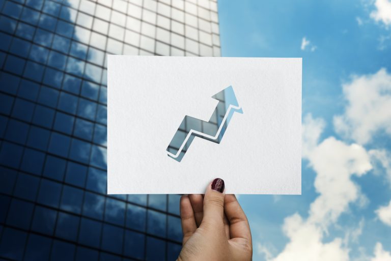 Strela na gore koja simboliše napredak kluba koji je prevazišao ručno vođenje evidencije